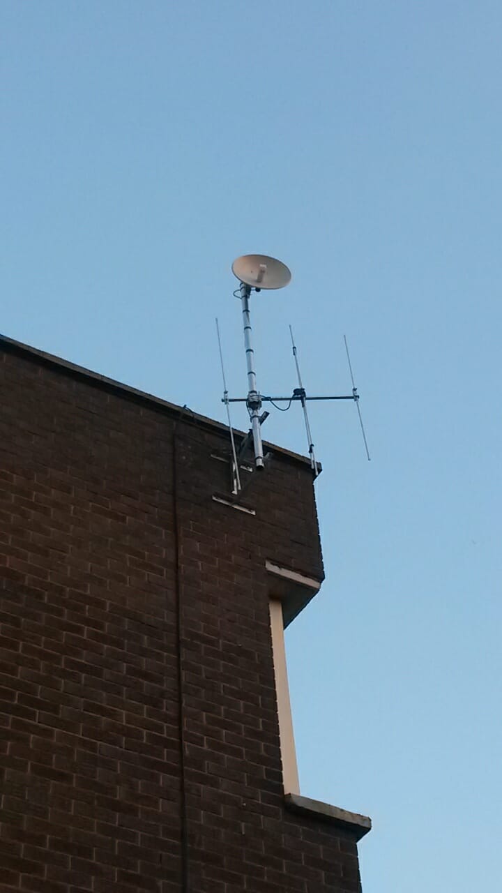 Nanobridge on the roof (top) of the Erasmus building next to the FM aerial